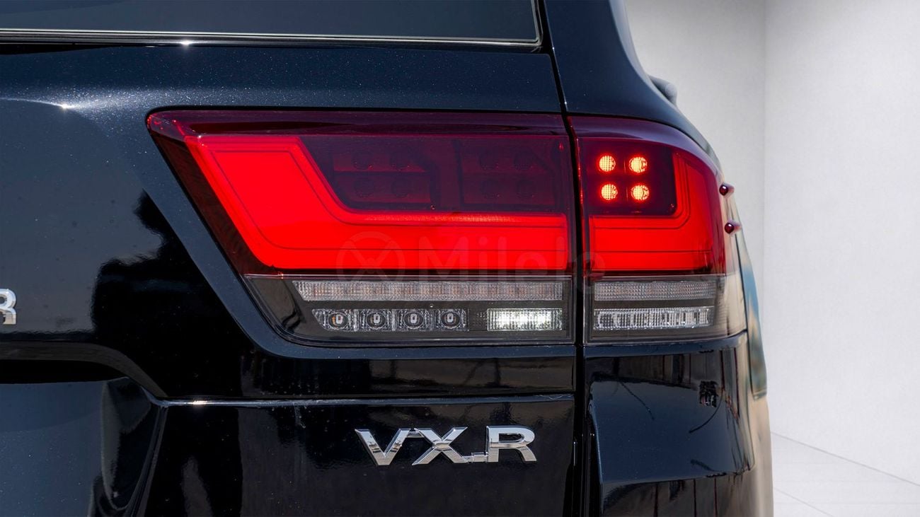 تويوتا لاند كروزر VXR