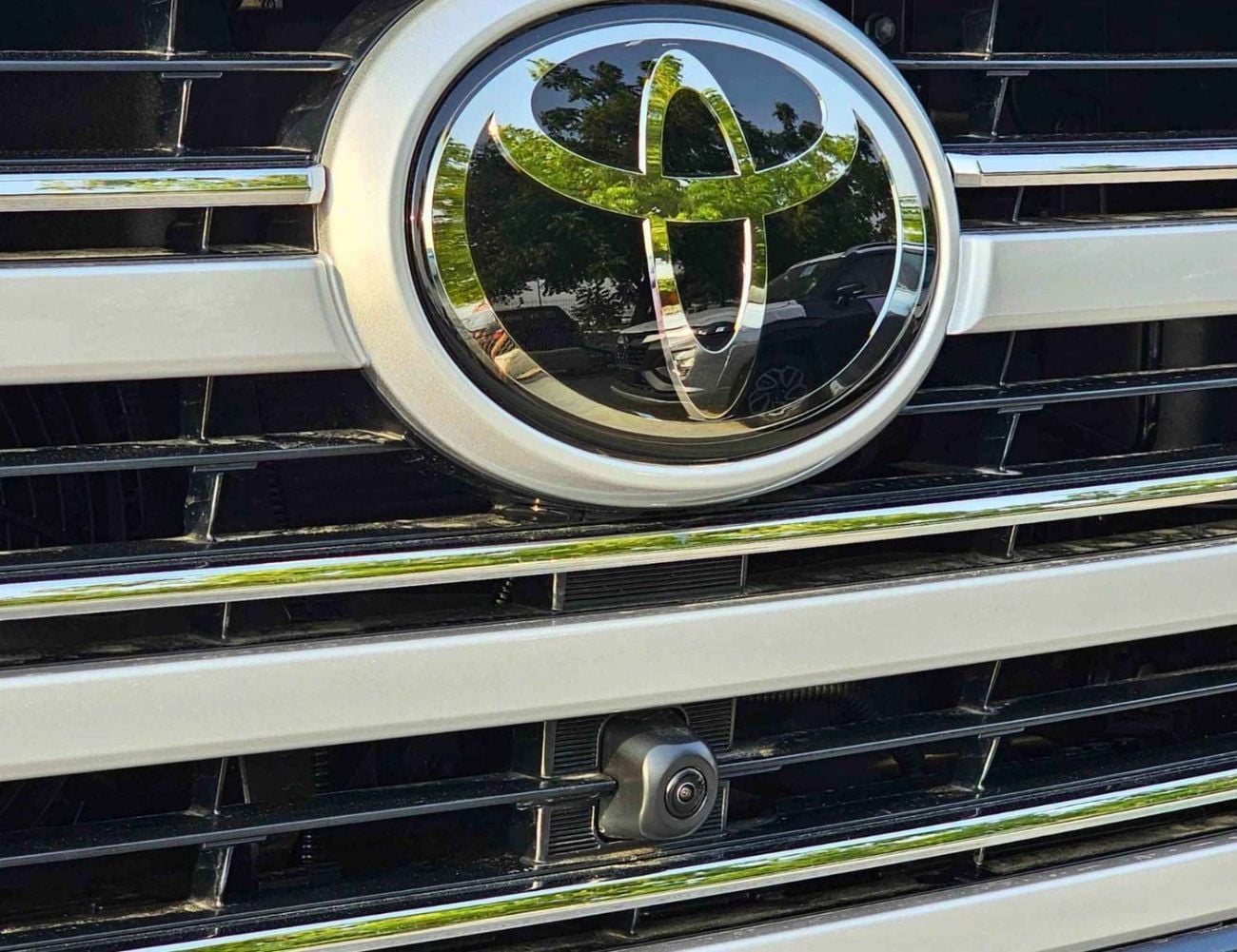Toyota Land Cruiser VXR HEV HYBRID || 3.5L PETROL V6 / RADAR / 360*CAMERA / REAR ENTERTAINMENT DVD / FULL OPTION