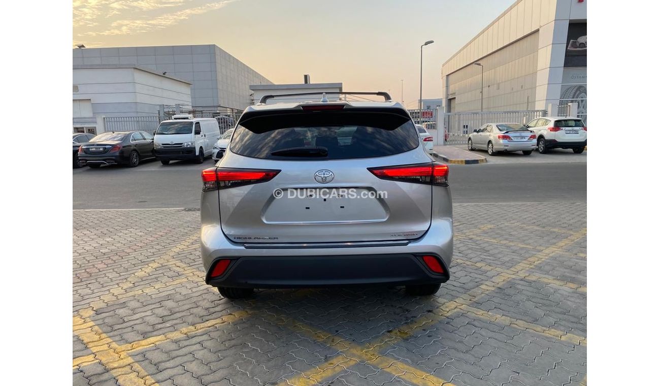 Used Toyota Highlander 2020 for sale in Sharjah - 563947