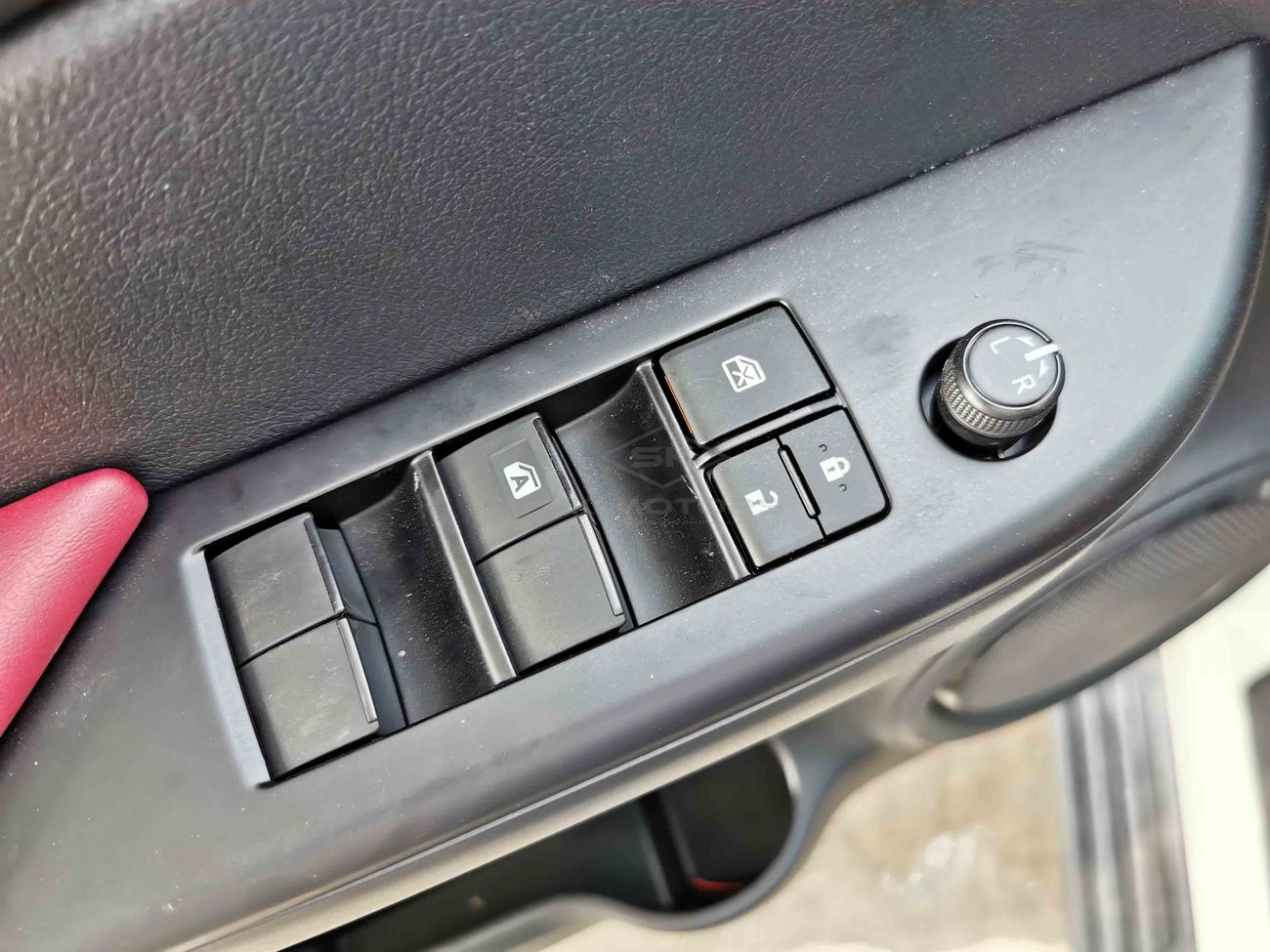 Toyota Hilux 2.4L Diesel, 17" Rims, Power Heat Switch, Rear Camera, Bluetooth-DVD, Fog Lights (CODE # THMO02)