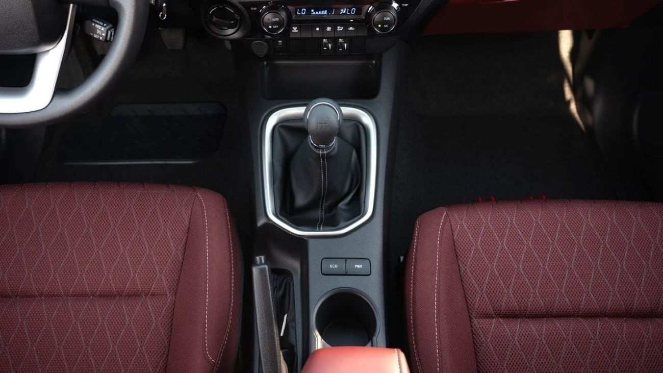 تويوتا هيلوكس HILUX 2.7L MANUAL