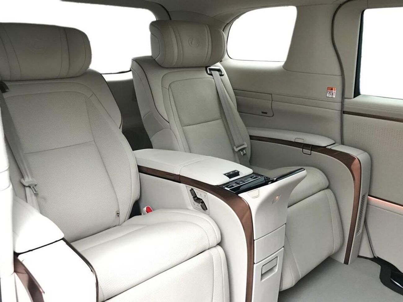 Lexus LM 350h 2.5 350h Takumi E-CVT AWD Euro 6 (s/s) 5dr ( EXPORT ONLY) RIGHT HAND DRIVE