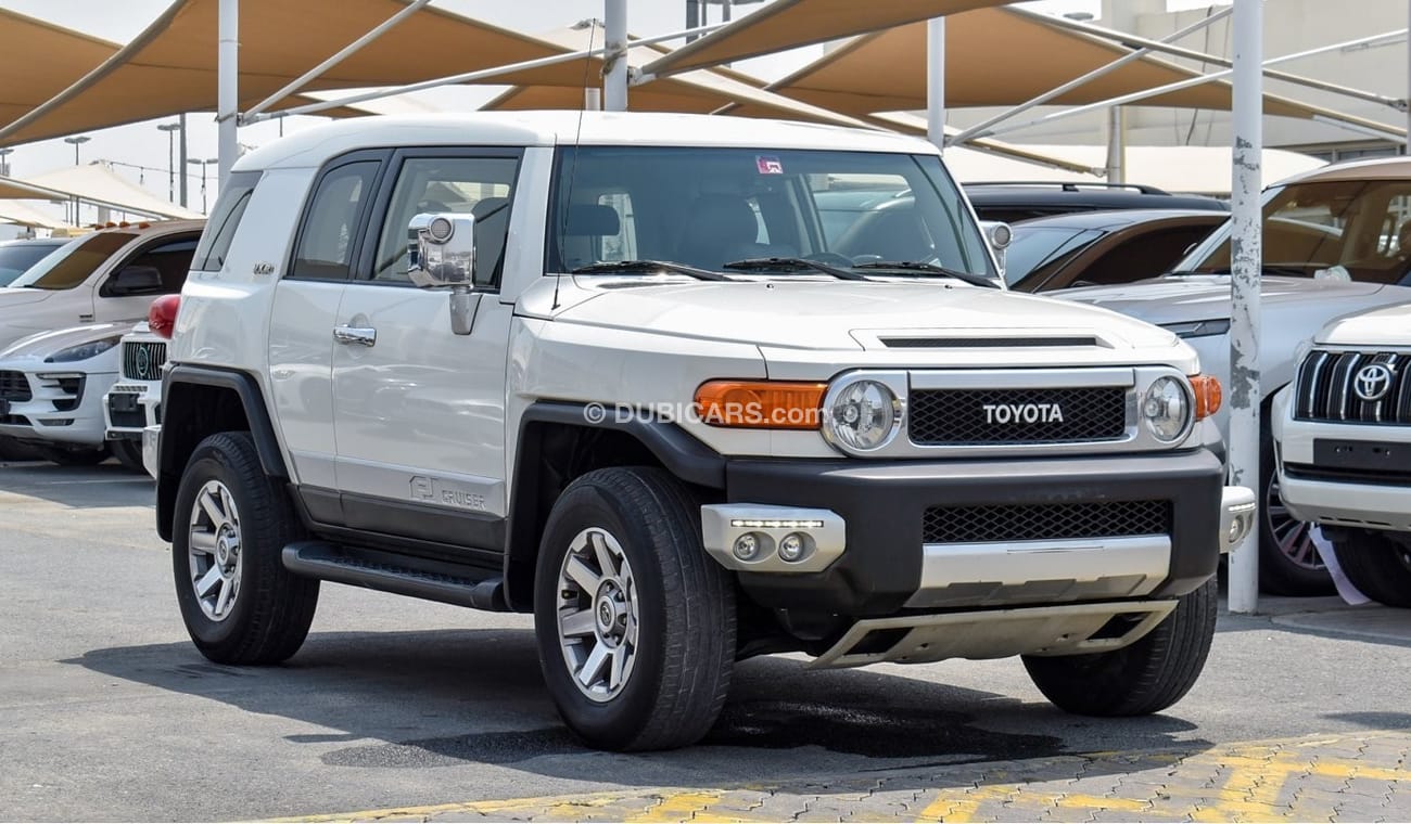 مستعملة تويوتا إف جي كروزر VXR V6 2014 للبيع في الشارقة - 762176