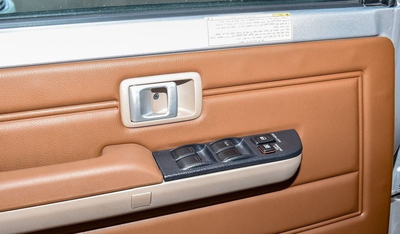 Toyota Land Cruiser 70 4.0L V6 A/T