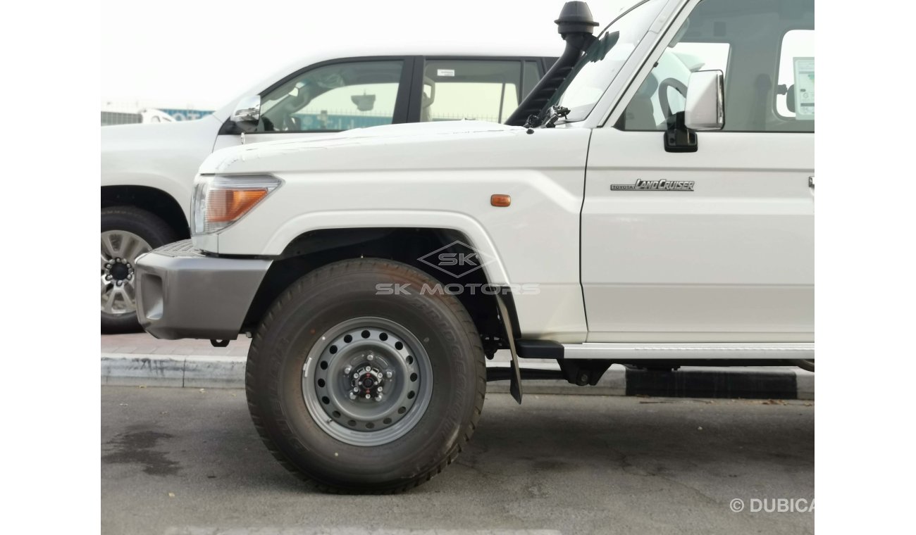 Toyota Land Cruiser Hard Top 4.5L, Diesel, Xenon Headlights, Manual Front A/C, Manual Windows, Fabric Seats (CODE # LX7802)