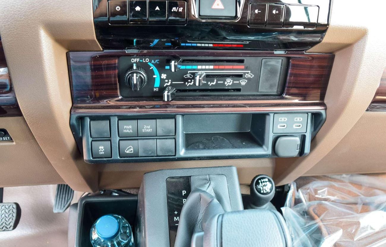 Toyota Land Cruiser Pick Up TOYOTA LAND CRUISER 79 4.0L V6 AT  4WD DC PICKUP 2025