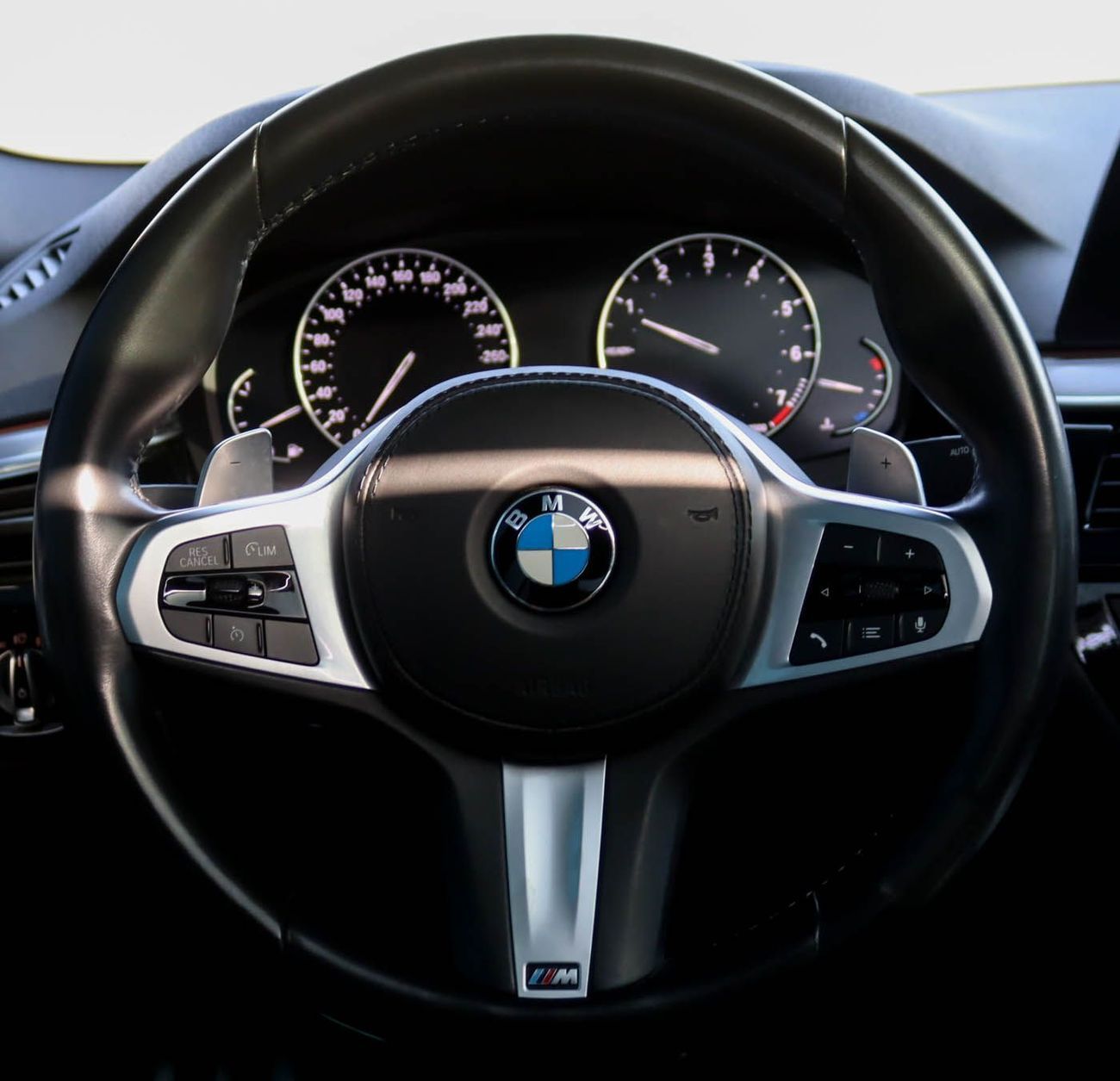 BMW 520i Std 2.0L BMW | 520i M-KIT | 2020 GCC Full Service History Accident free | Original Paint | 1367 P.M