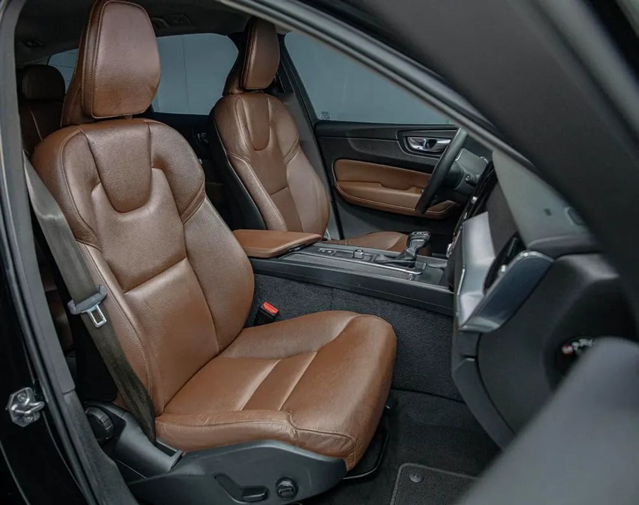 فولفو XC 60 T5 Momentum 2.0L AWD