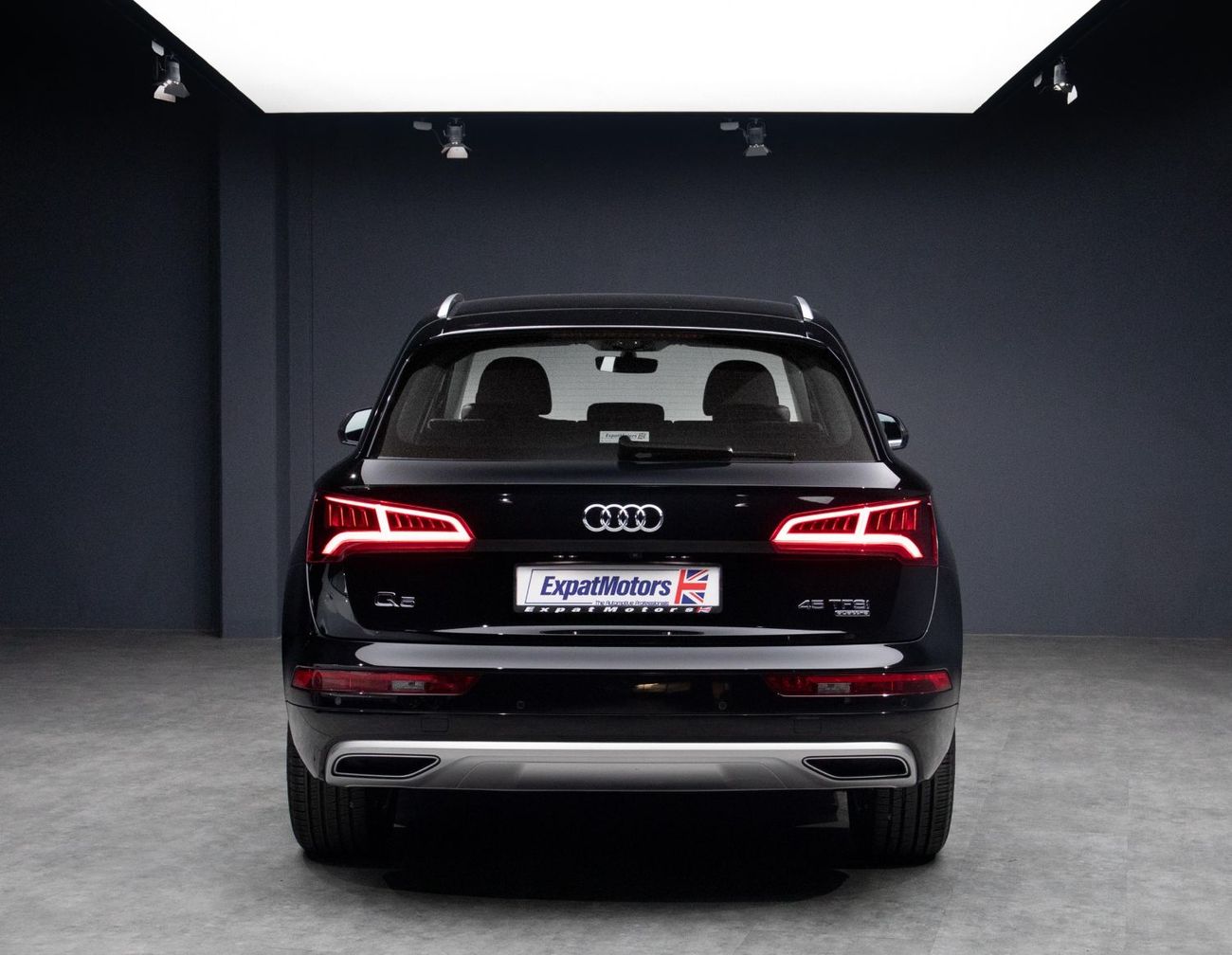 Audi Q5 45 TFSI Quattro 2.0L 1,870x60 • 0% DP • 2018 Audi Q5 45 TFSI Quattro • Warranty Available • GCC •