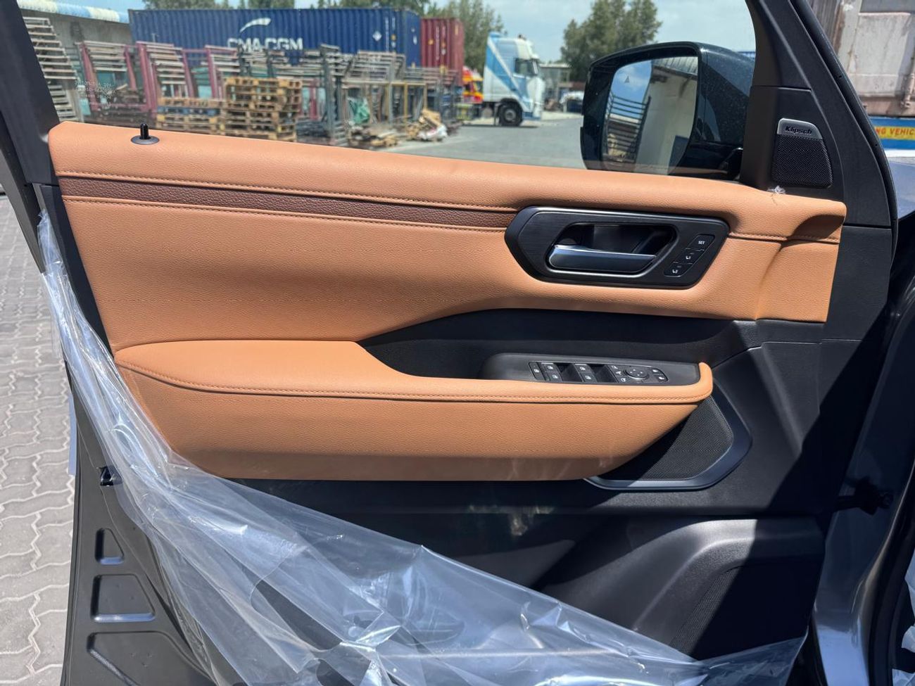 Nissan Patrol SE Platinum City 3.8L (Ext _GRAY WITH BLACK ROOF Inter_TAN)