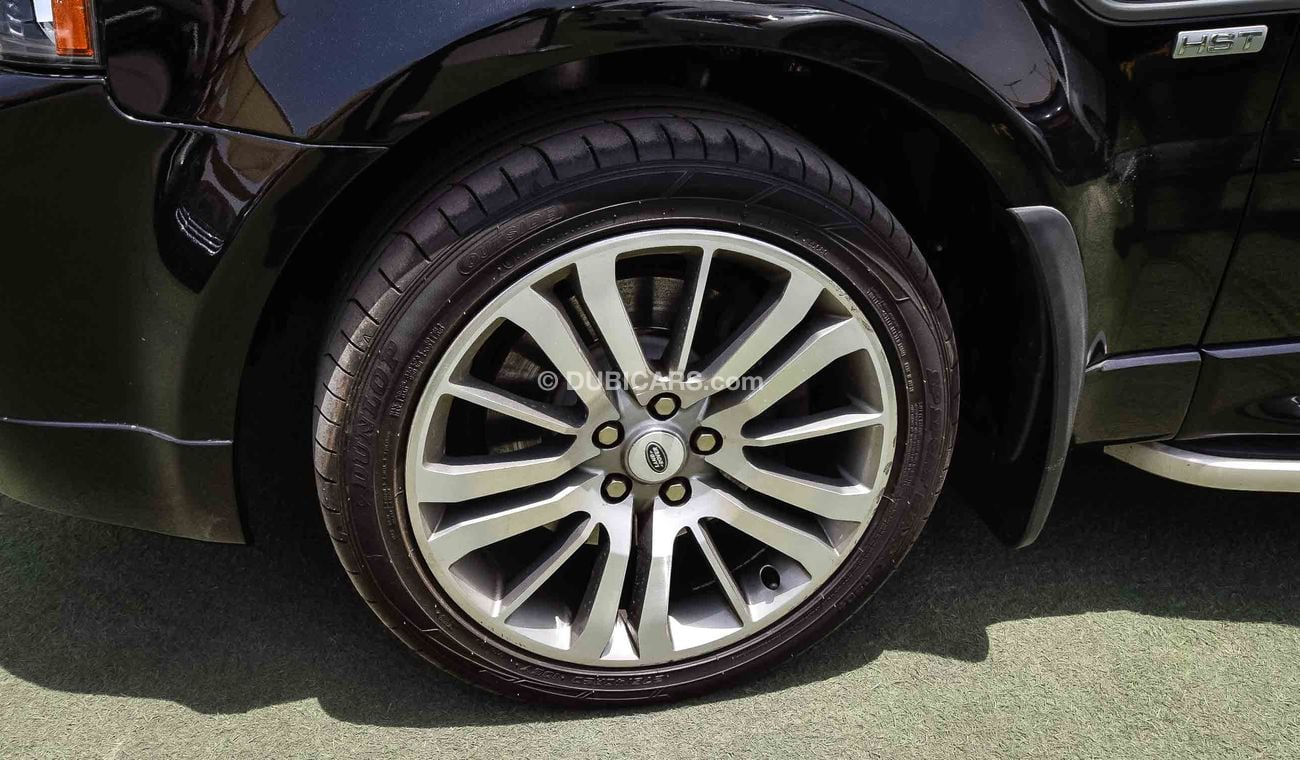 لاند روفر رينج روفر سبورت With HST Body Kit & supercharged Badge