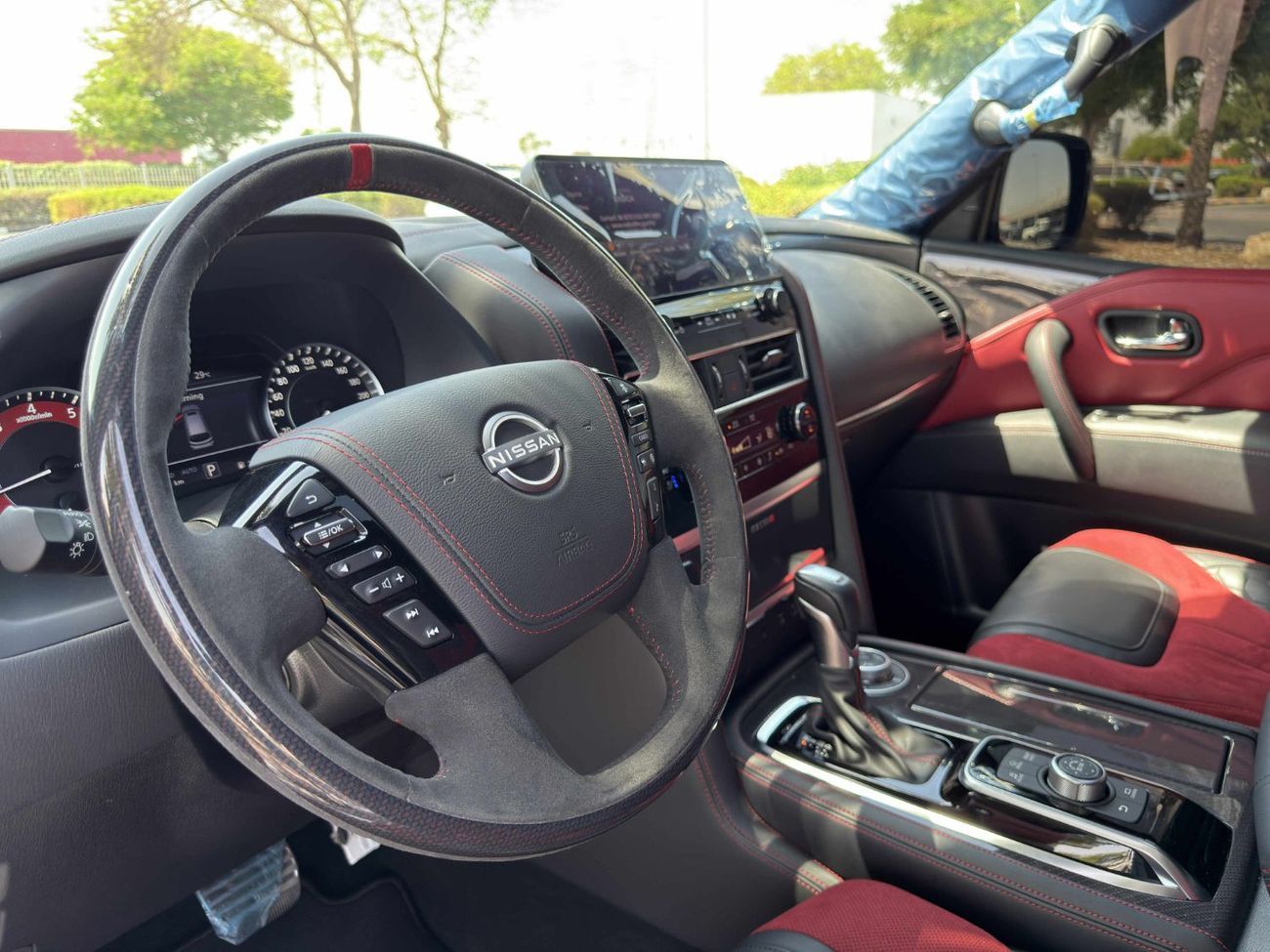 Nissan Patrol GCC SPEC UNDER WARRANTY NEAT AND CLEAN LESS KILOMETER