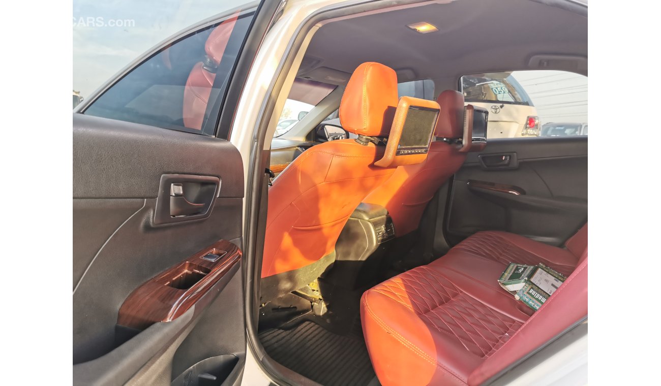 Toyota Camry 2.5L, Leather Seats, DVD + Rear DVD, Alloy Rims 16'', Rear AC, Wooden Interior (LOT # TCW2014)