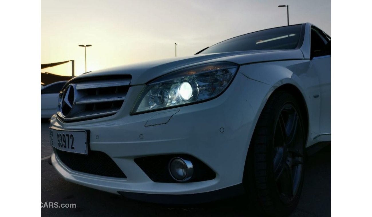 Mercedes-Benz C 300 Mercedes C300 2010 Gcc Specefecation Full Option Number 1