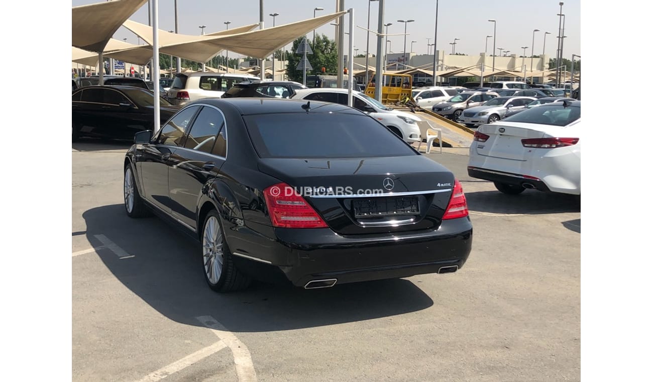 مرسيدس بنز S 550 موديل 2010 حاله ممتازه من الداخل والخارج فل مواصفات كراسي جلد ومثبت سرعه وتحكم كهربي كامل ونظام صوت