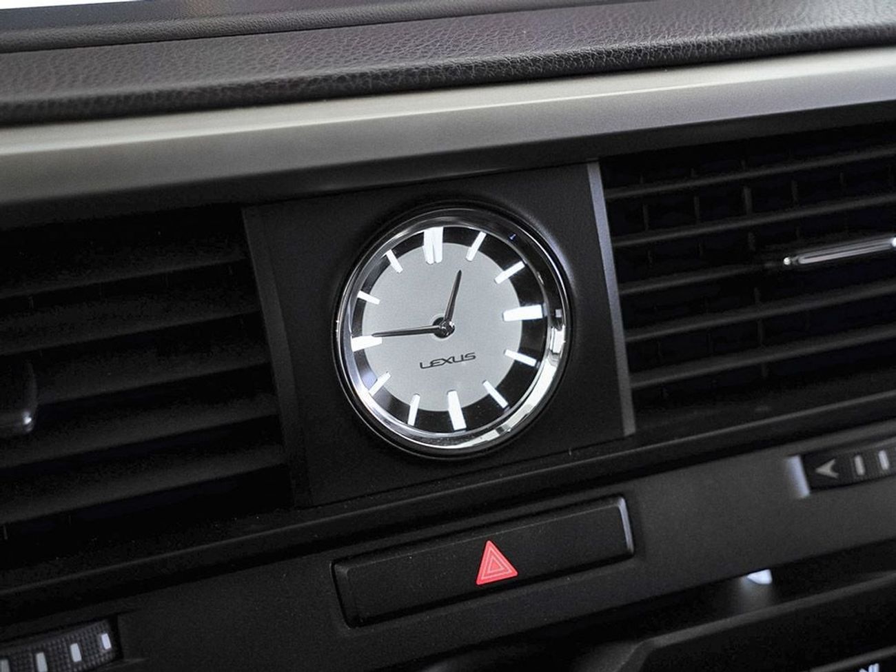 لكزس RX450h Prestige 3.5L (6 Seater)