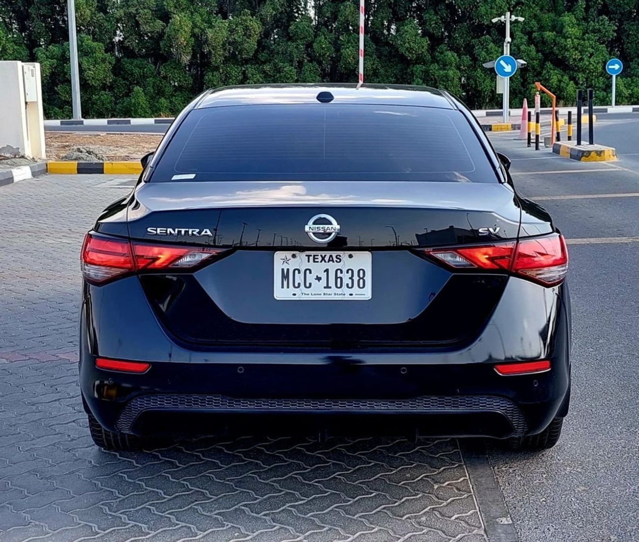 Nissan Sentra SL Premium 1.6L very clean car