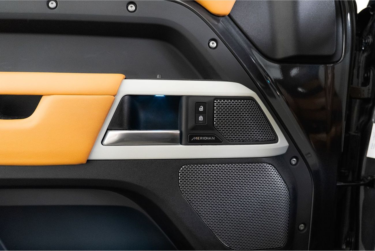 Land Rover Defender P300 90 SE 2.0L (6 Seater)