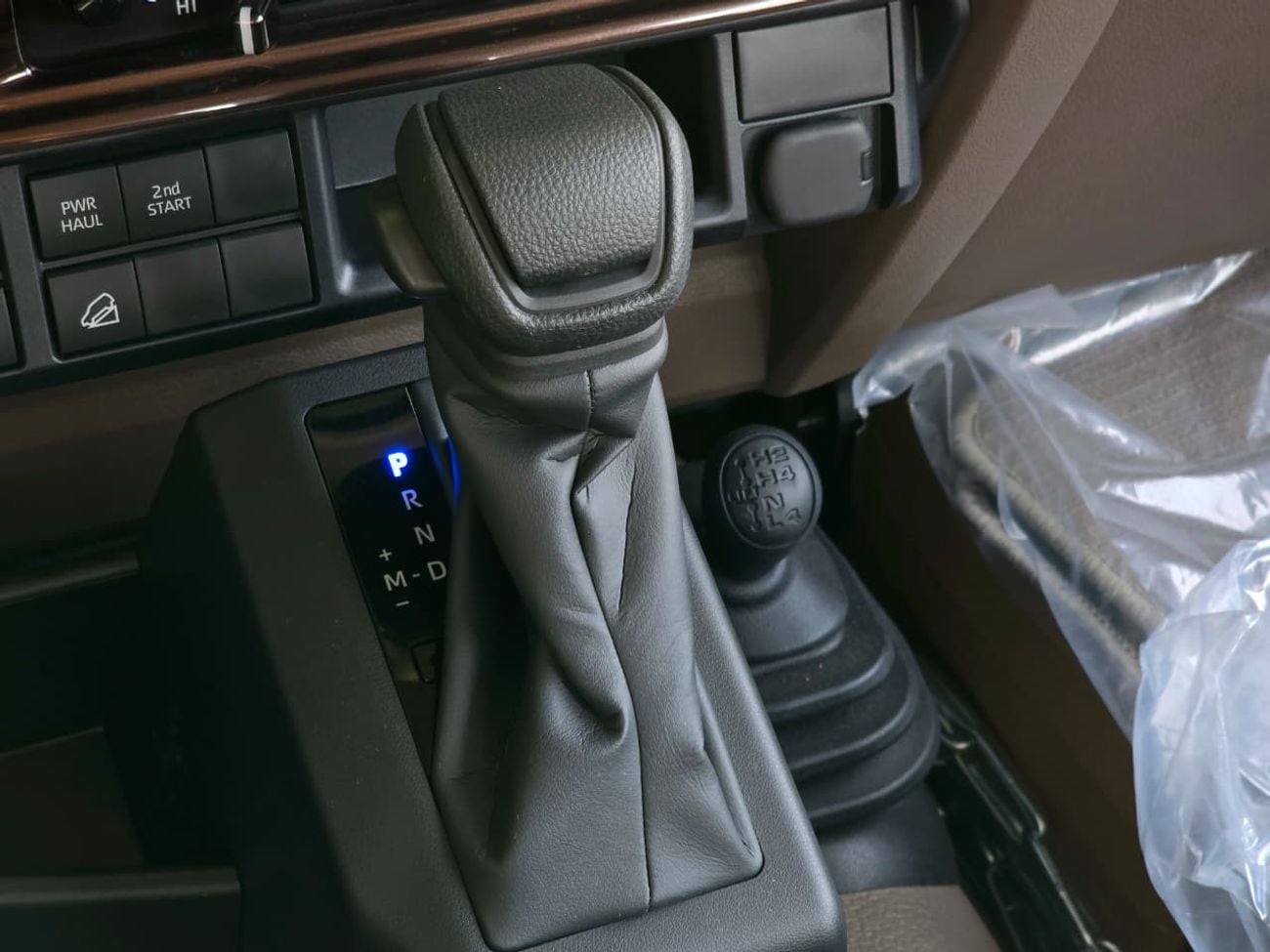 Toyota Land Cruiser Pick Up Toyota Land Cruiser LC79 DC 4.0 AT 2025 basic GCC