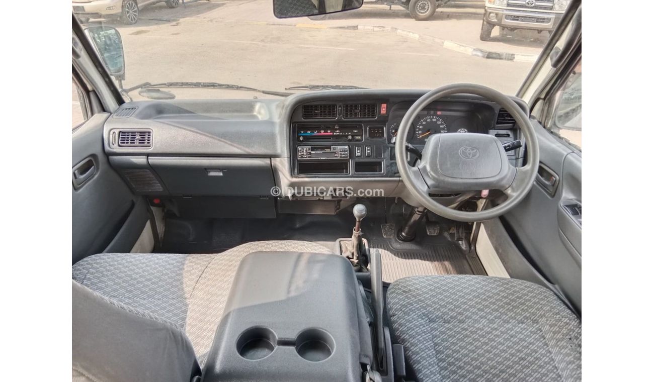 Toyota Hiace TOYOTA HIAVE VAN RIGHT HAND DRIVE (PM1309)