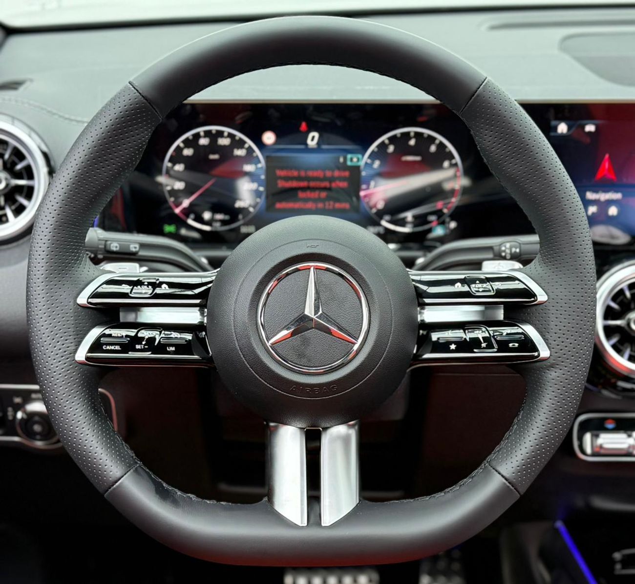 مرسيدس بنز GLB 200 *Brand New* 2026 Mercedes Benz GLB200, 2030 Mercedes Warranty, Delivery Km, 7 Seater, GCC