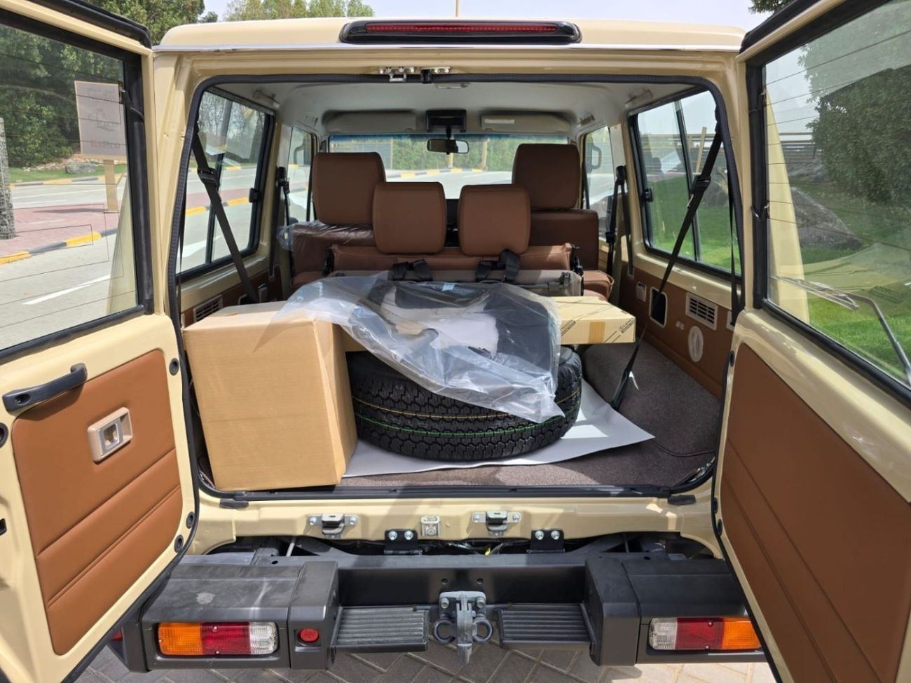 Toyota Land Cruiser 70 DLX 4.0L TOYOTA LAND CRUISER HARDTOP (70 SERIES) (GRJ71) 2024 ZERO km AUTOMATIC V6 engine 4.0 availa