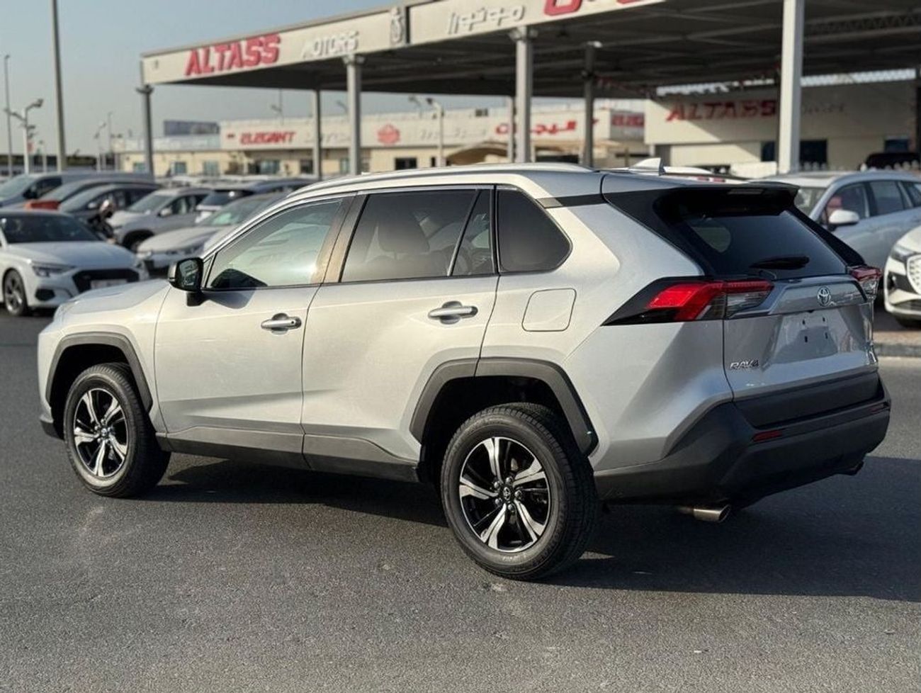 تويوتا راف ٤