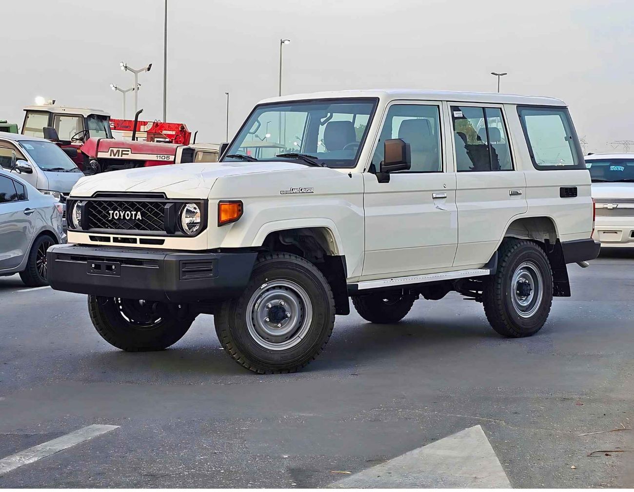 تويوتا لاند كروزر 70 LC76 / V6 / 4.2L DIESEL / M/T / POWER WINDOWS WITH LEATHER/ 4WD (CODE # 68037)