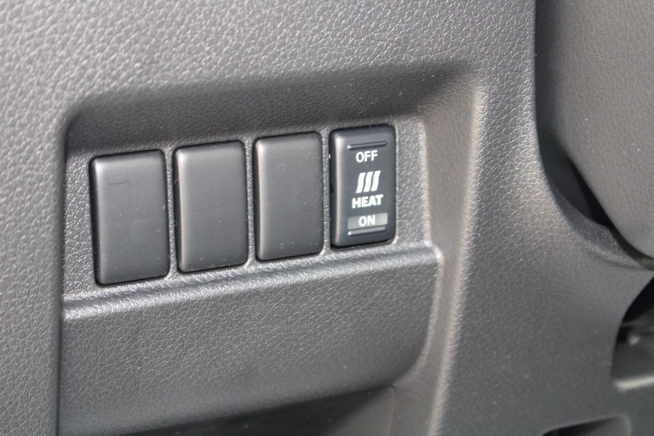 Nissan Urvan LHD - NISSAN URVAN 2.5L DIESEL 15-SEATER HIGH ROOF NARROW BODY DX MANUAL