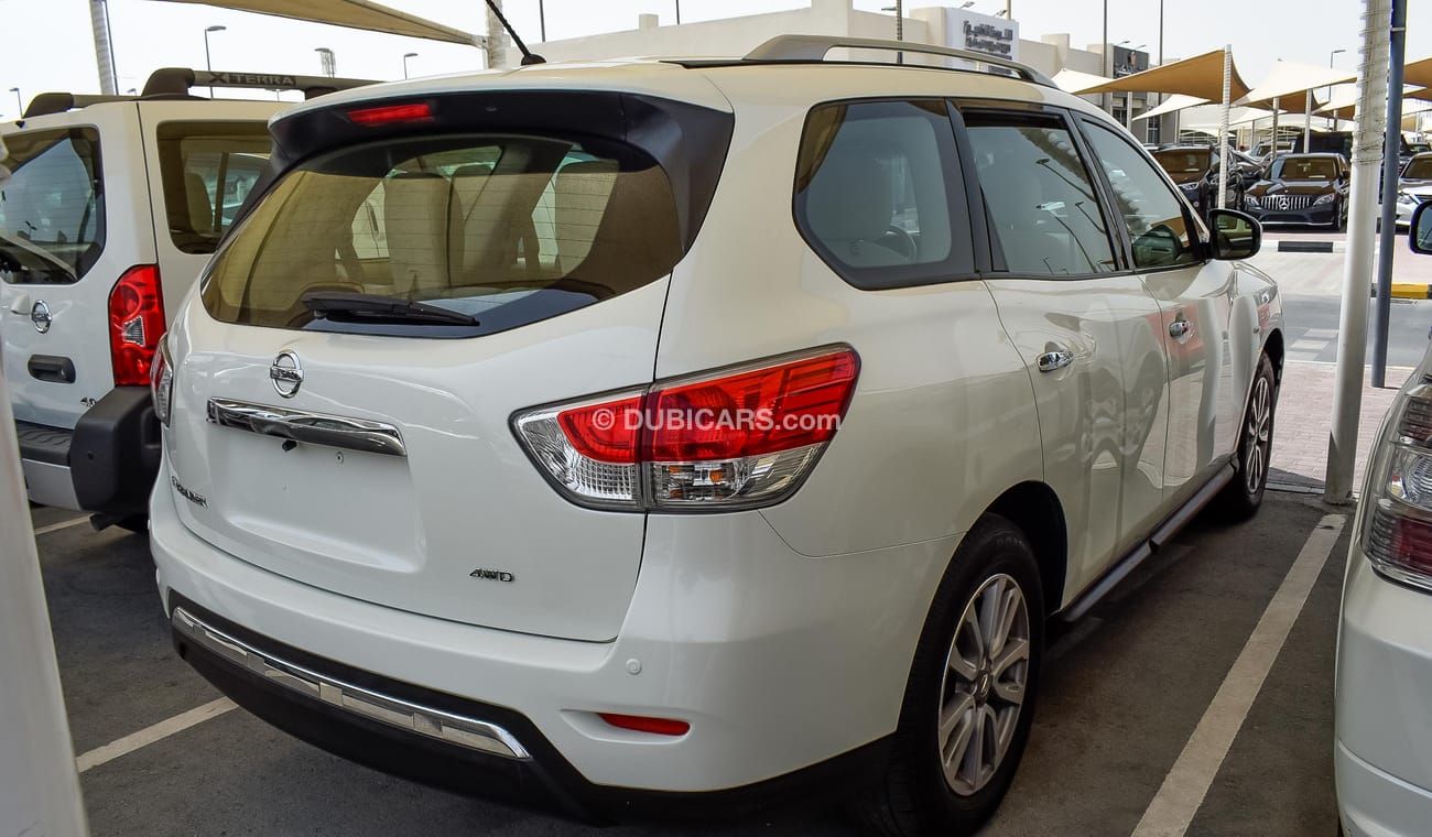 نيسان باثفايندر 2015 خليجي بحالة ممتازة بدون صبغ بدون حوادث