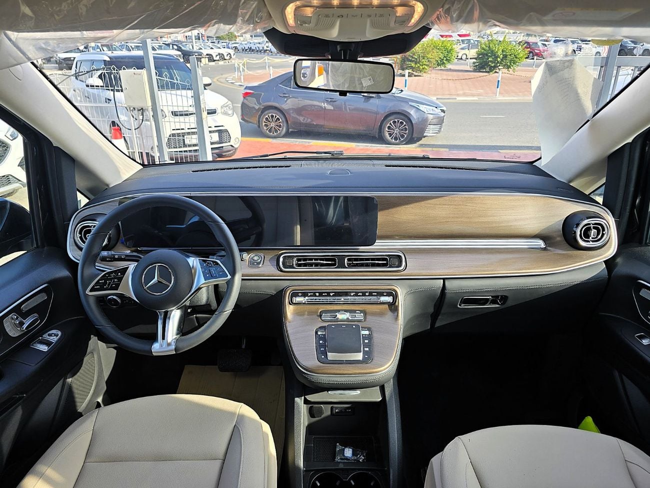 مرسيدس بنز فيتو Mercedes-Benz Vition o Bussines Edit 2.0l 9 Seats black color 2025 model