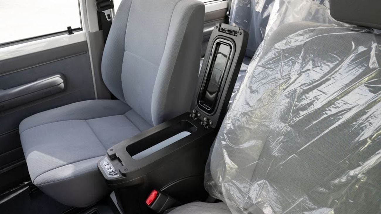 Toyota Land Cruiser 70 LC76 4.0 MT mid option 2025