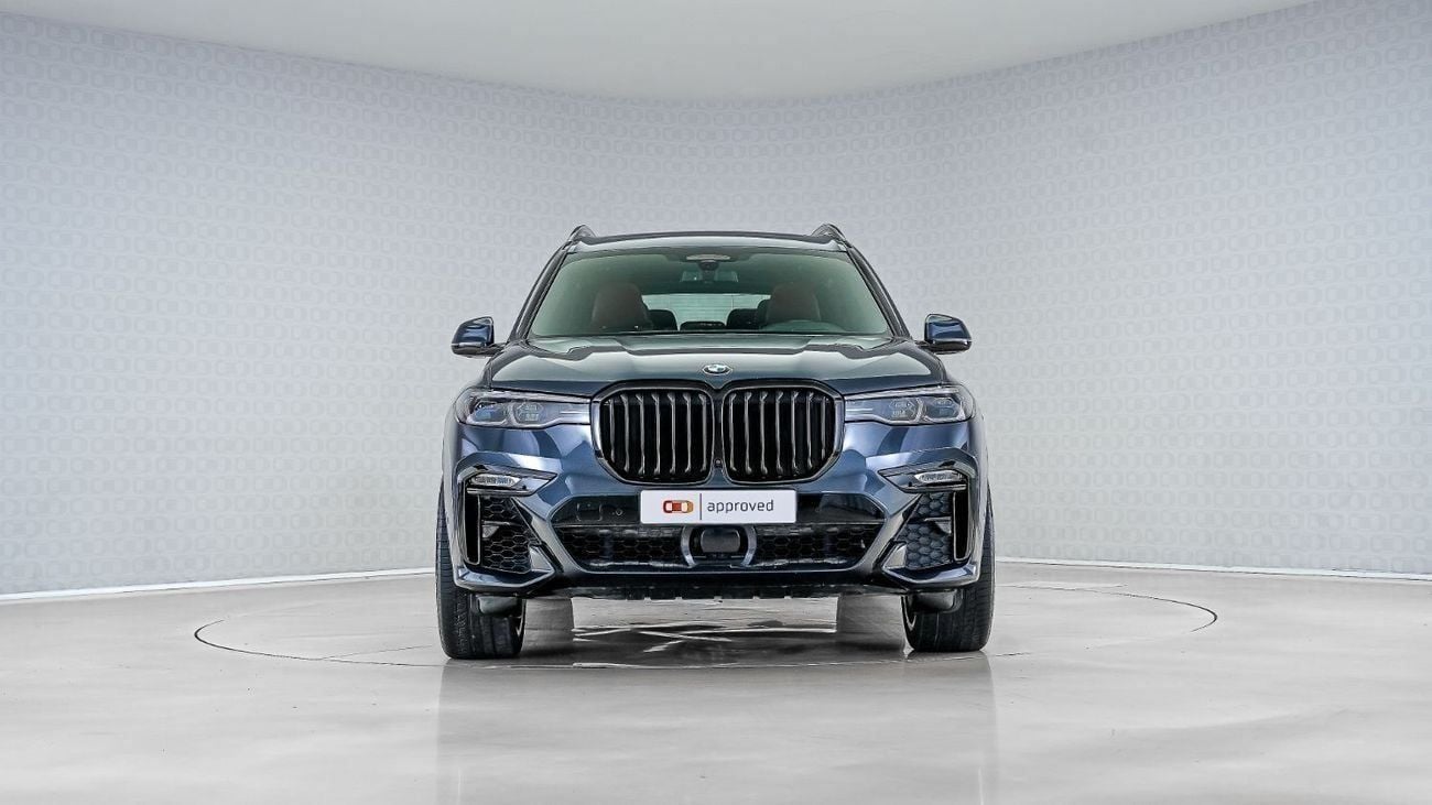 BMW X7 M50i 4.4L (530 HP) UAE's Very Best Example | 2 Years Free Servicing | AED 3,870 Per Month