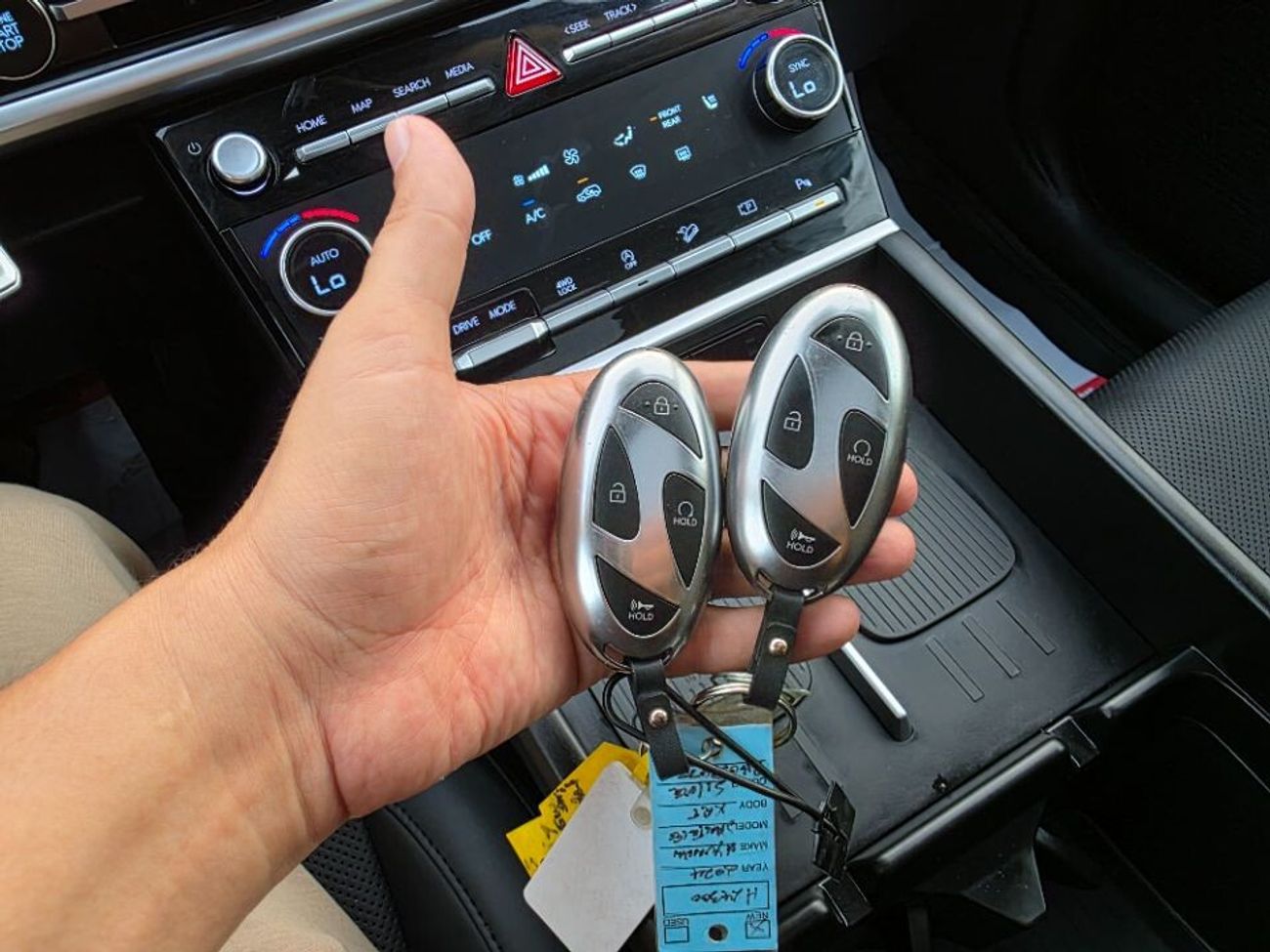 هيونداي سانتا في 2024 Model XRT full option 4x4, sunroof and 7 seater