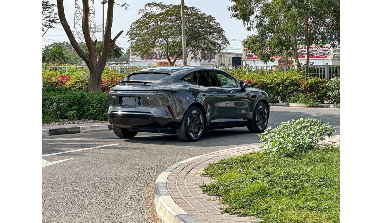 Avatr 11 2023 USED AVATR 11 AWD (12,000 )/ 90 kW.h / 599 HP / RANGE (580 KM) / WARRANTY & SERVICE