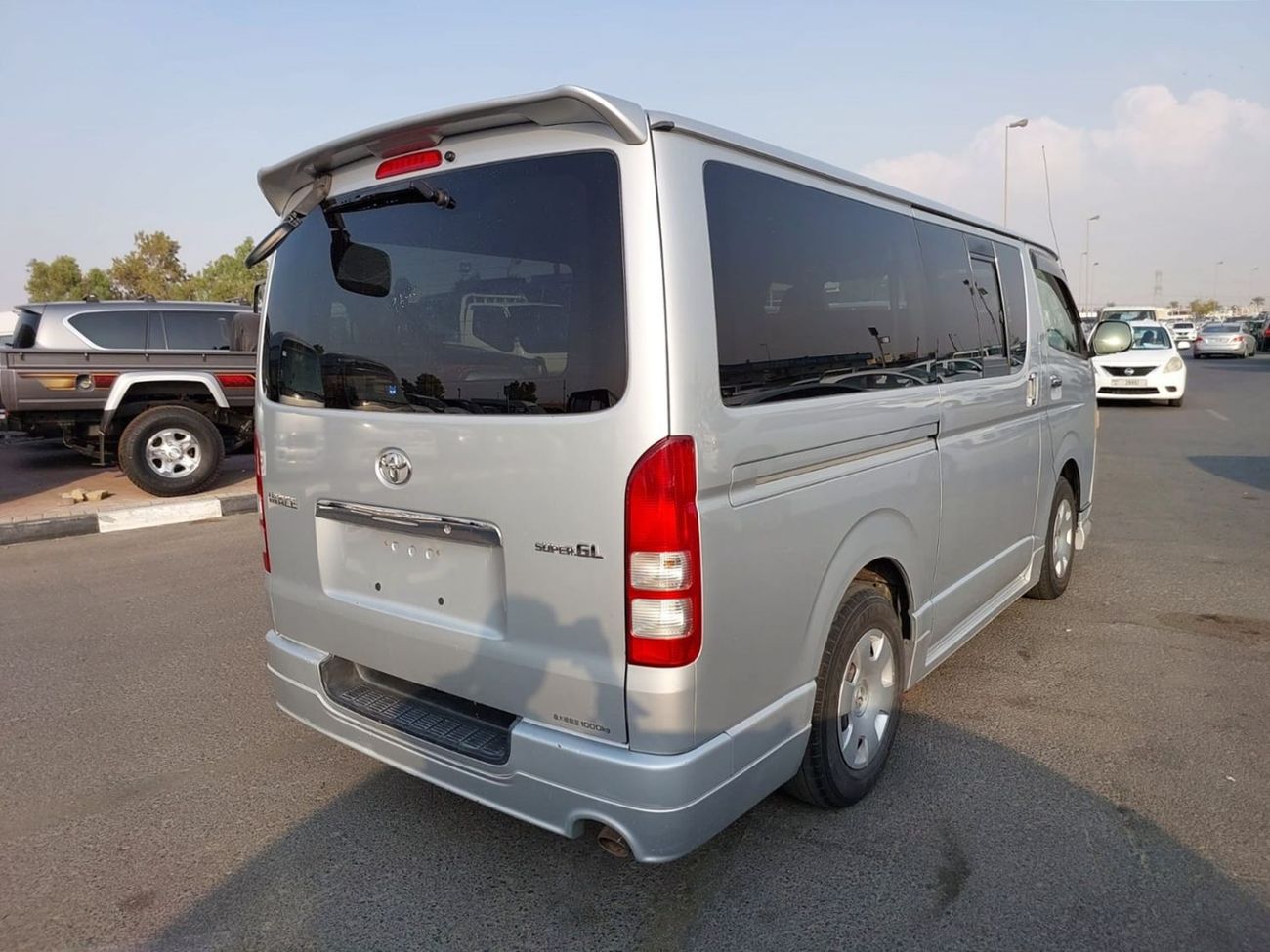 Toyota Hiace TOYOTA HIACE VAN RIGHT HAND DRIVE(PM12342)