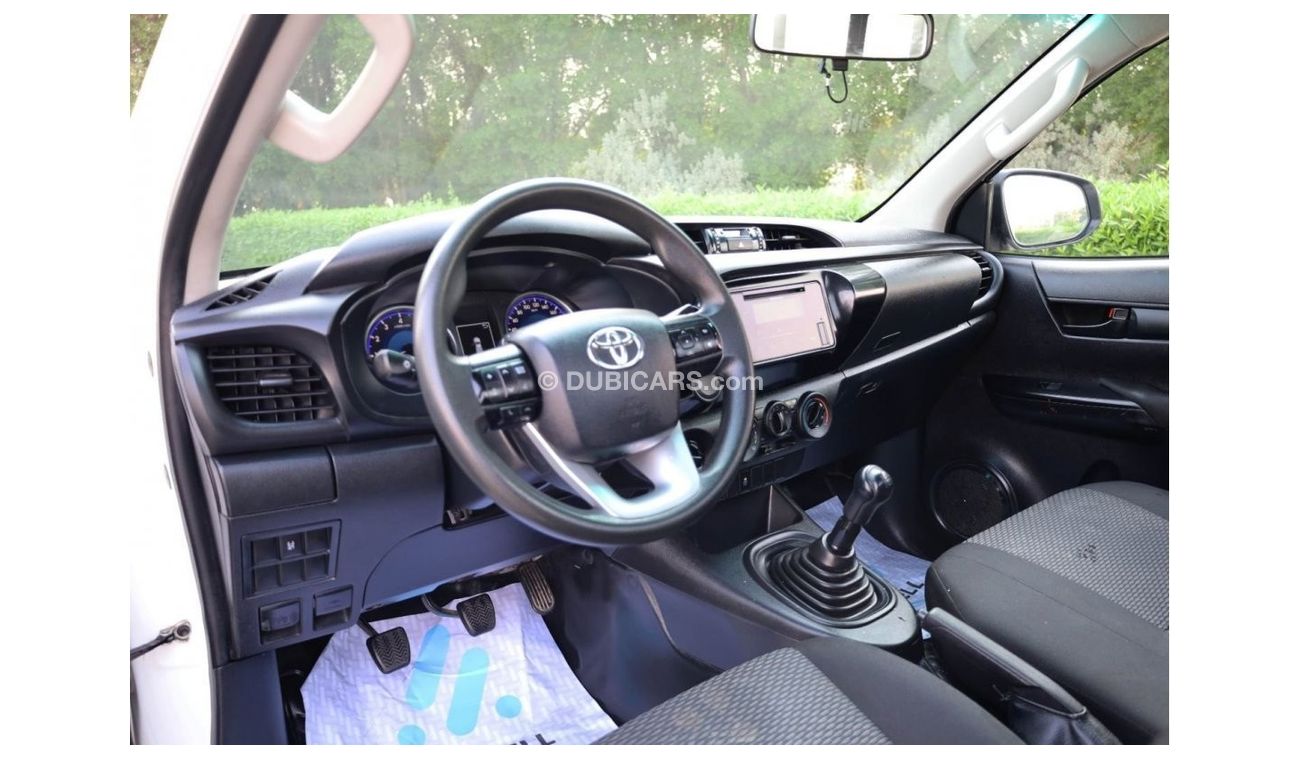Toyota Hilux | 4x4 2.7L | Single Cabin | Auto Window | GCC | Excellent Condition