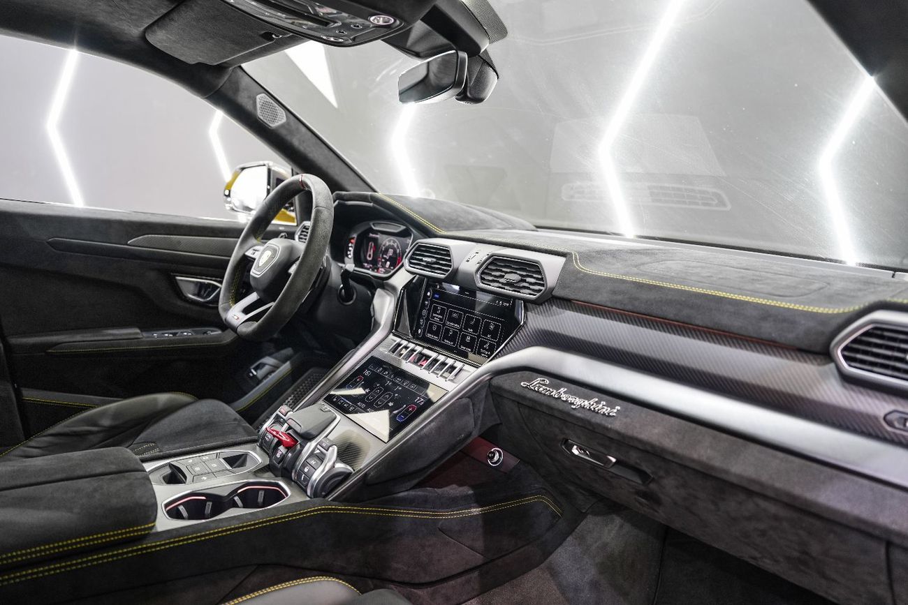 Lamborghini Urus 4.0T V8 Performante Arkapovic Exhaust, Carbon Fiber Package, Lamborghini Warr + Serv!