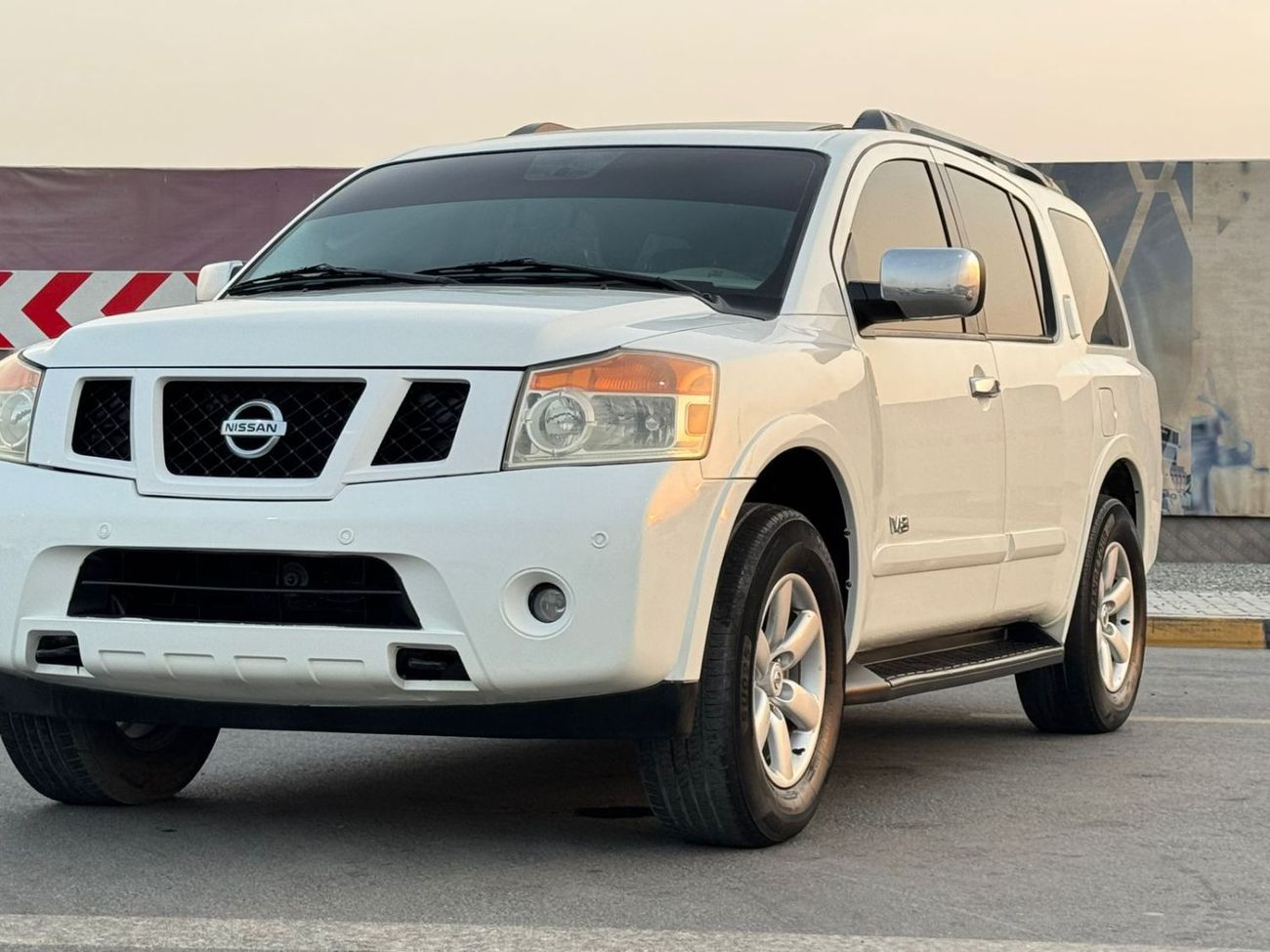Nissan Armada SE 5.6L (317 HP) Excellent condition inside and outside