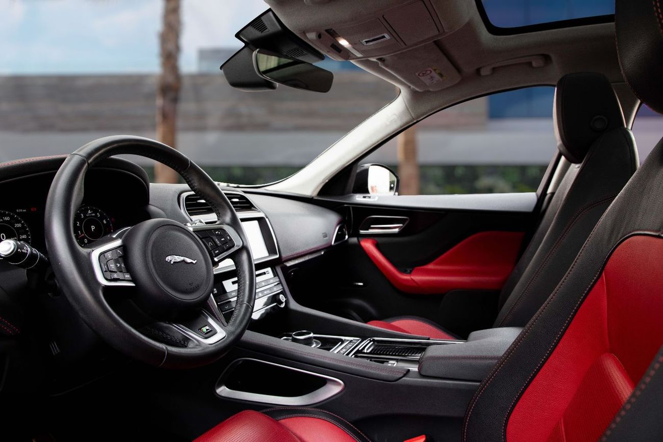 جاكوار F بيس R-SPORT | 2,840 P.M  | 0% Downpayment | FULL AGENCY HISTORY!