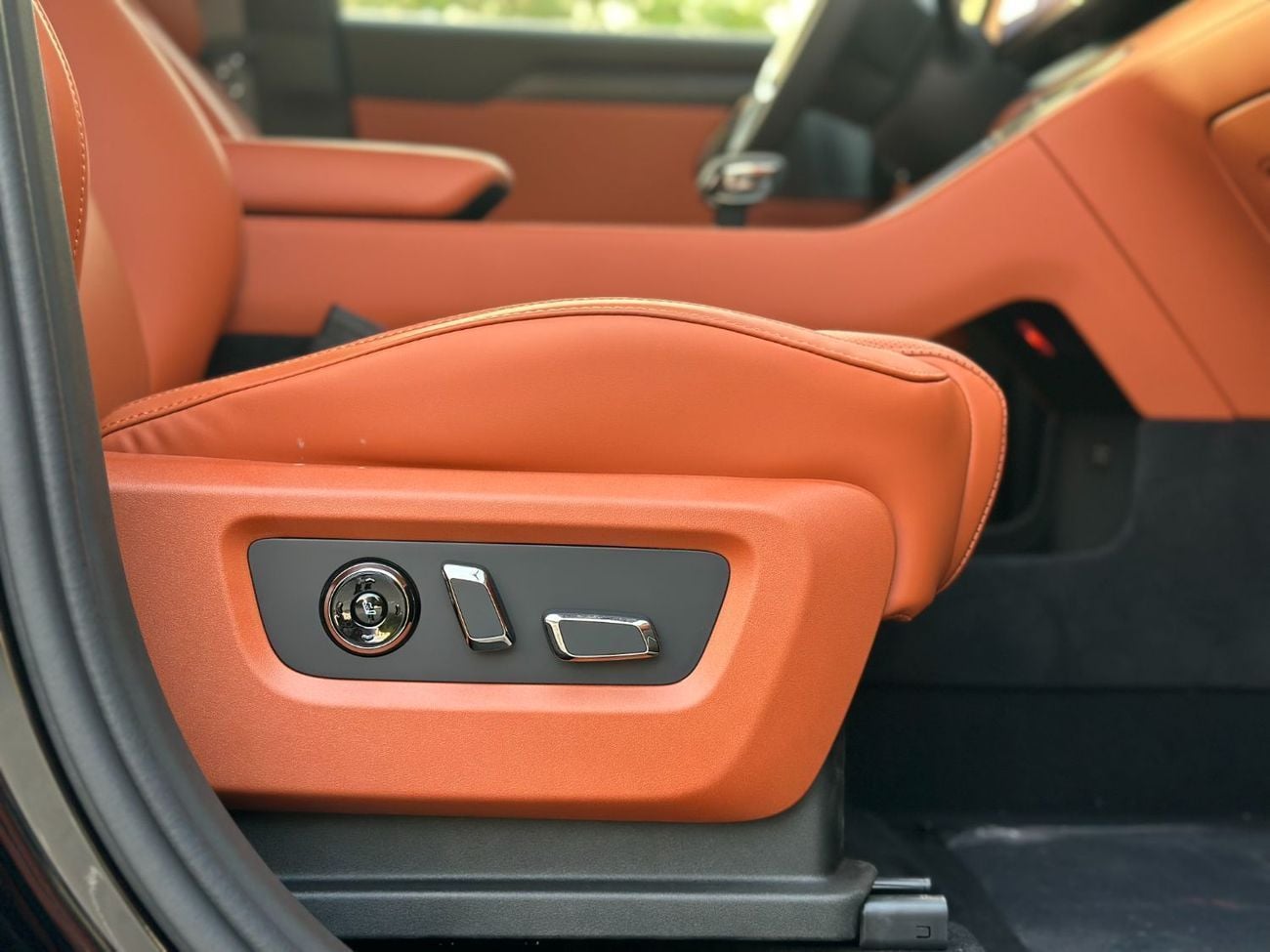 ROX 01 VIP | 6 Seats | Brand New | AED 3,400 monthly