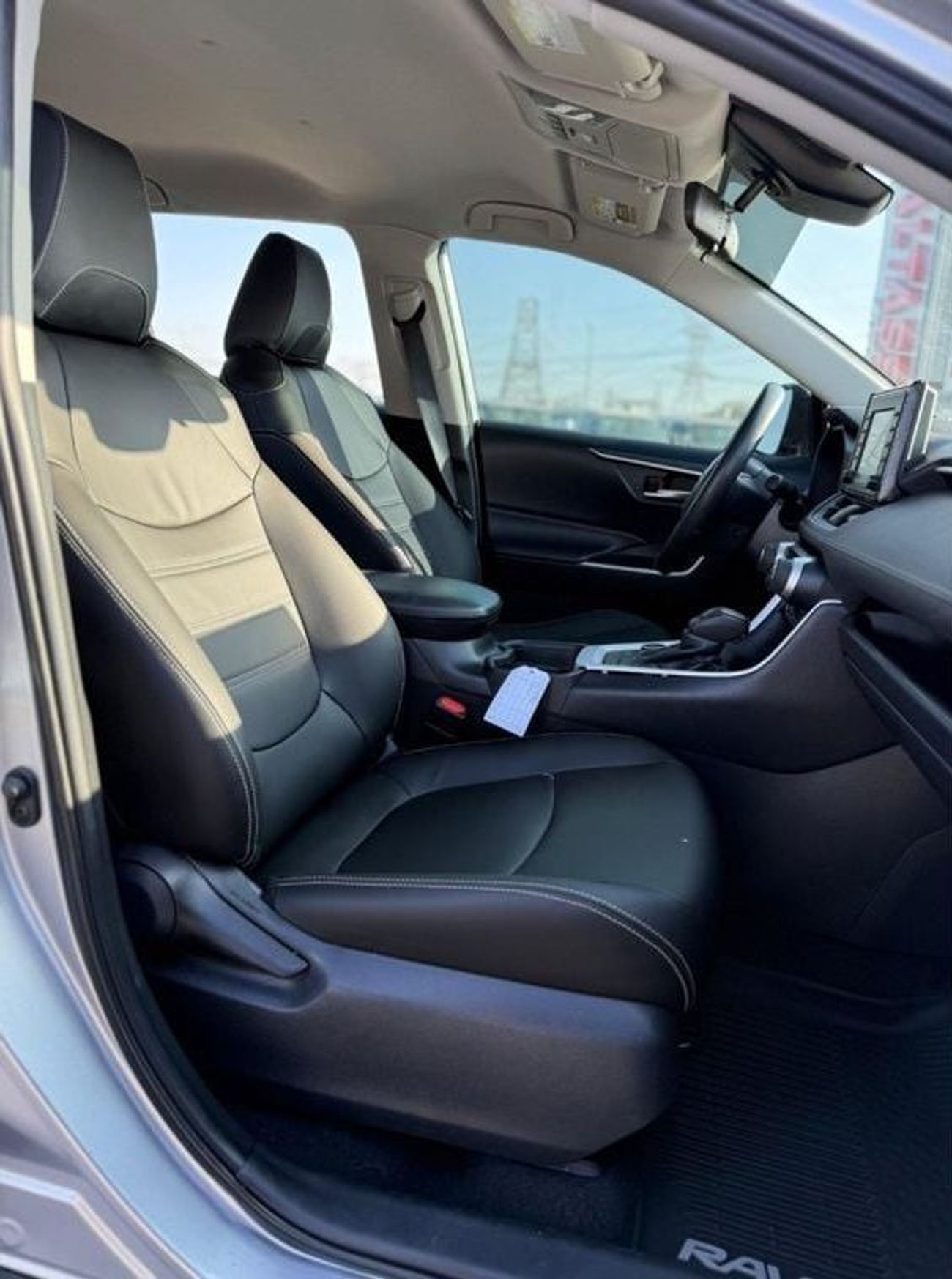 Toyota RAV4 TOYOTA RAV4 HYBRID XLE 2.5L