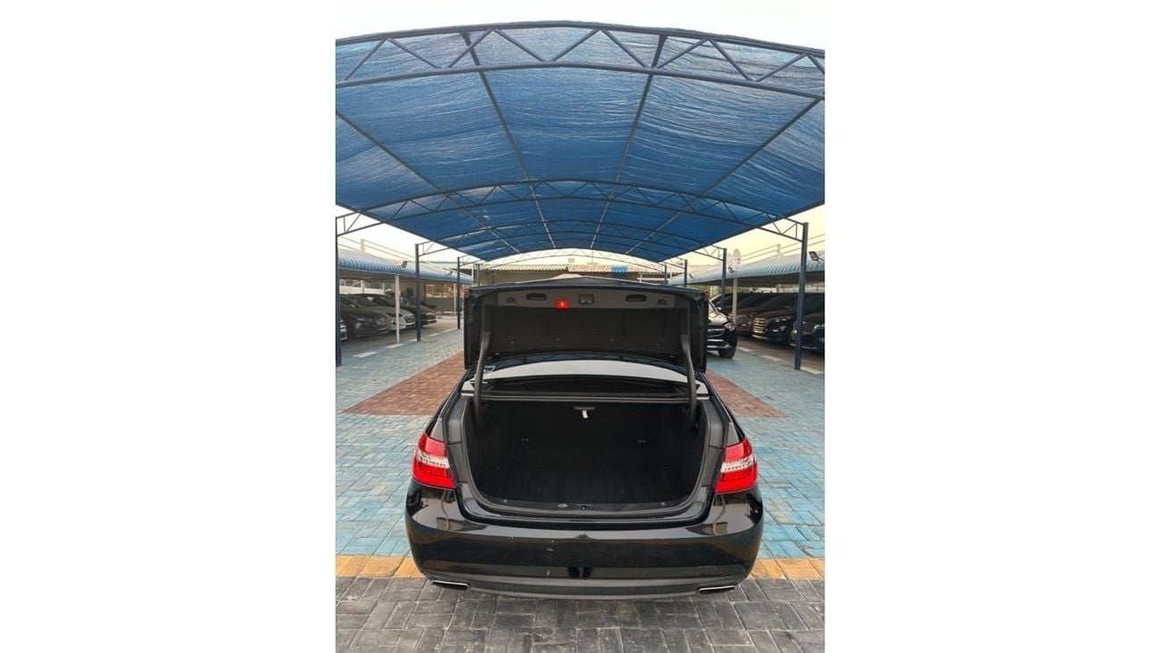 مرسيدس بنز E 350 السيارة بحالة ممتازة مرسيدس بنز 2011 E350 من الداخل جلد أسود دفع ثنائي