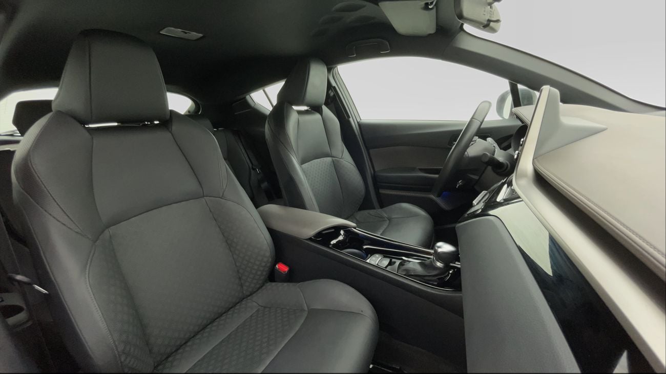 تويوتا CHR VX 1.8 | بدون دفعة مقدمة | اختبار القيادة في المنزل