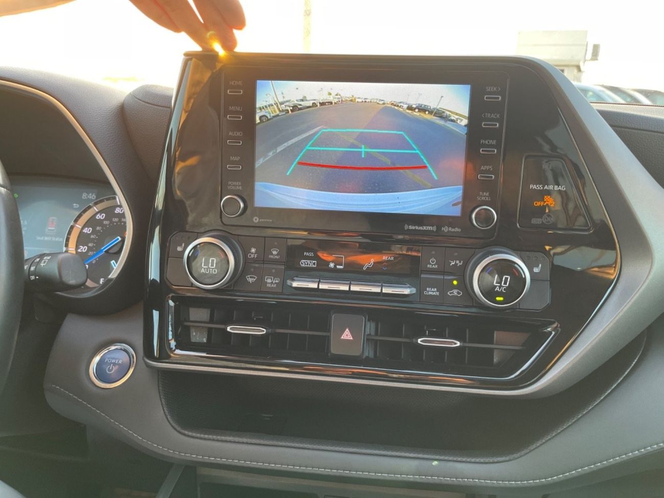 Toyota Highlander 2022 TOYOTA HIGHLANDER XLE HYBRID FULL OPTIONS IMPORTED FROM USA