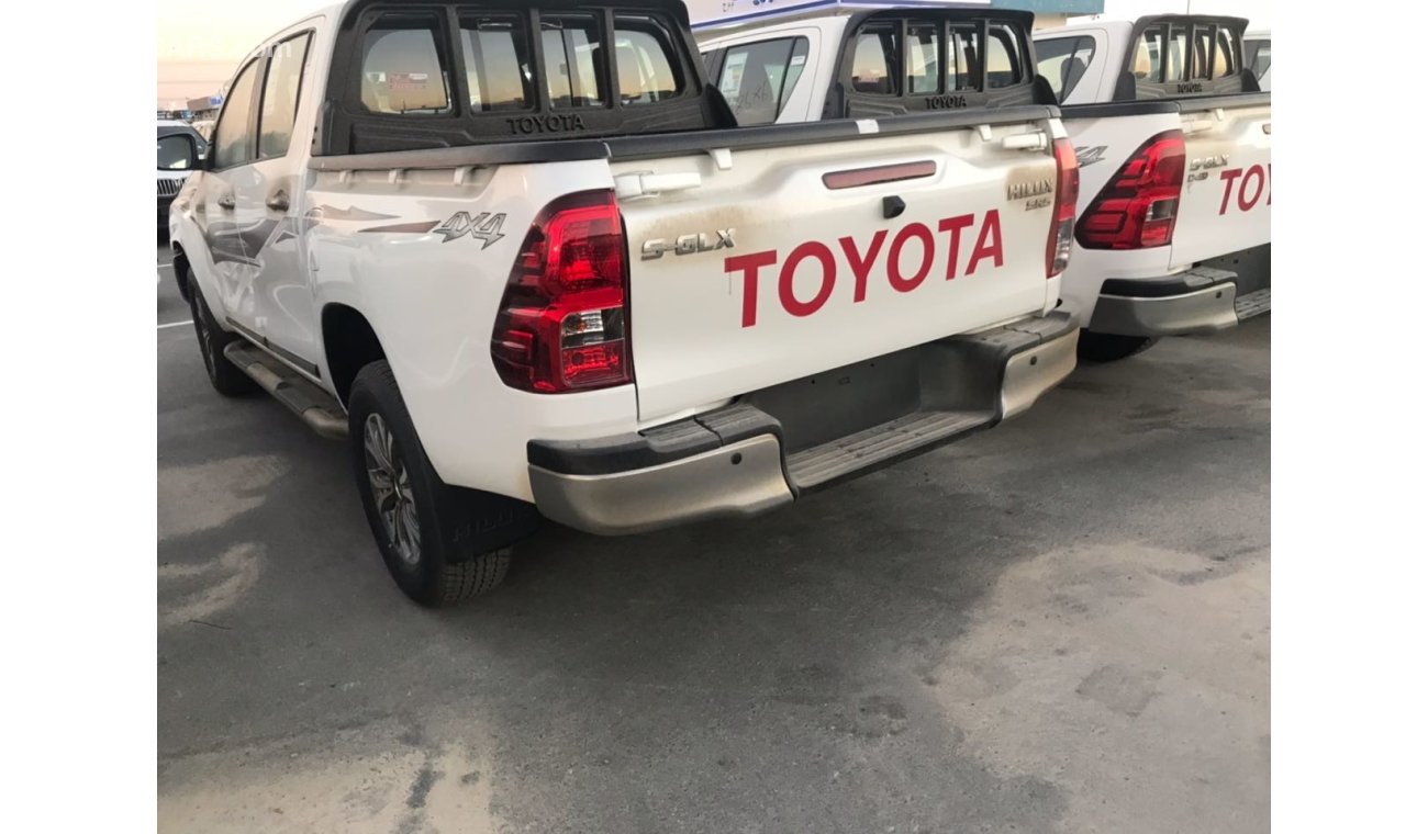 Toyota Hilux FULL  OPTION  PETROL