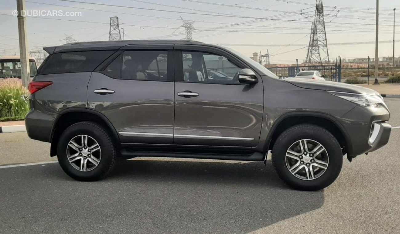 Toyota Fortuner TOYOTA FORTUNER 2800 CC DEISEL MODEL 2017 RIGHT HAND LEATHER SEAT PUSH START