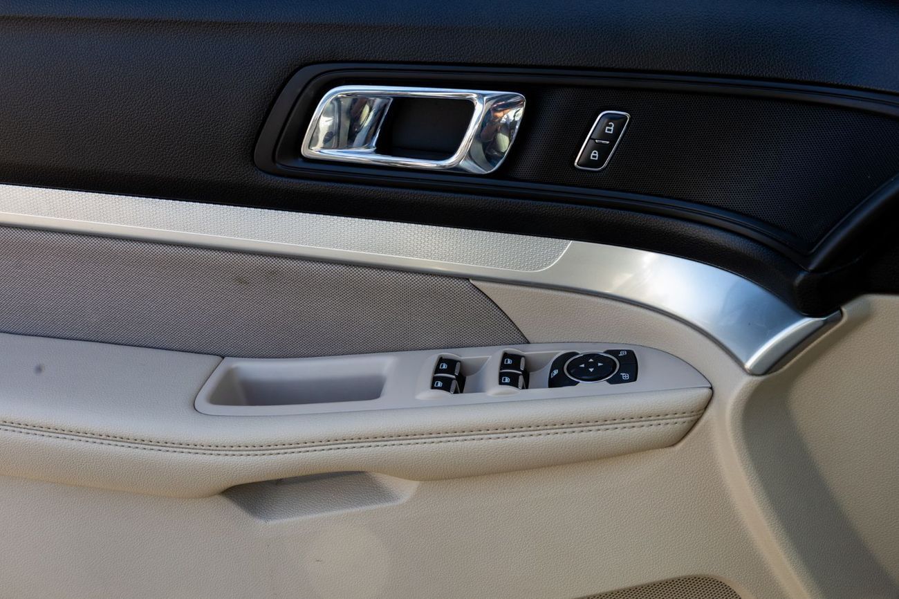 Ford Explorer Std 3.5L 4WD