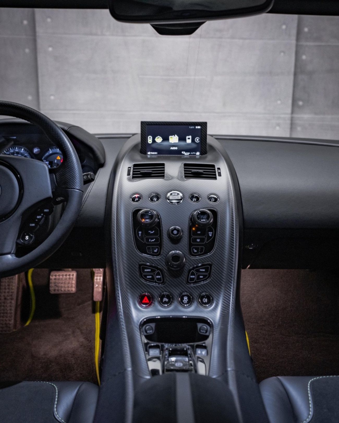 أستون مارتن DB11 AMR 5.2L