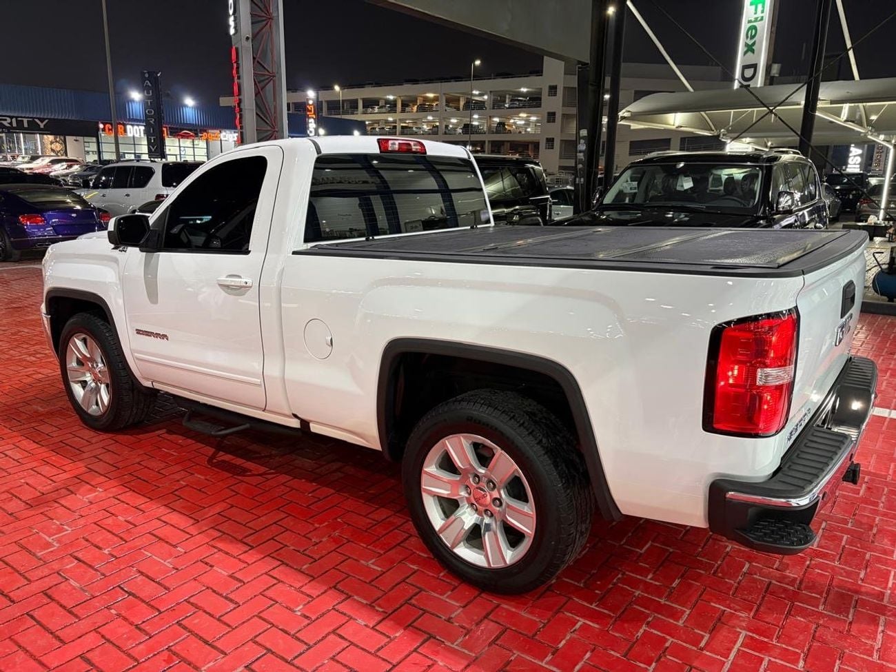 جي أم سي سييرا 5.3L V8 SLT Crew Cab (AWD)